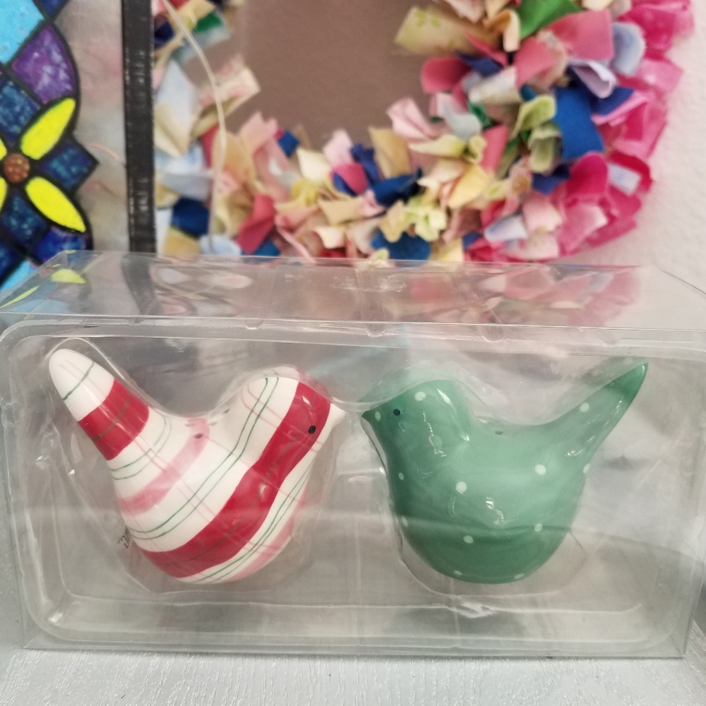 ✔Country Living Birds Salt & Pepper Shakers